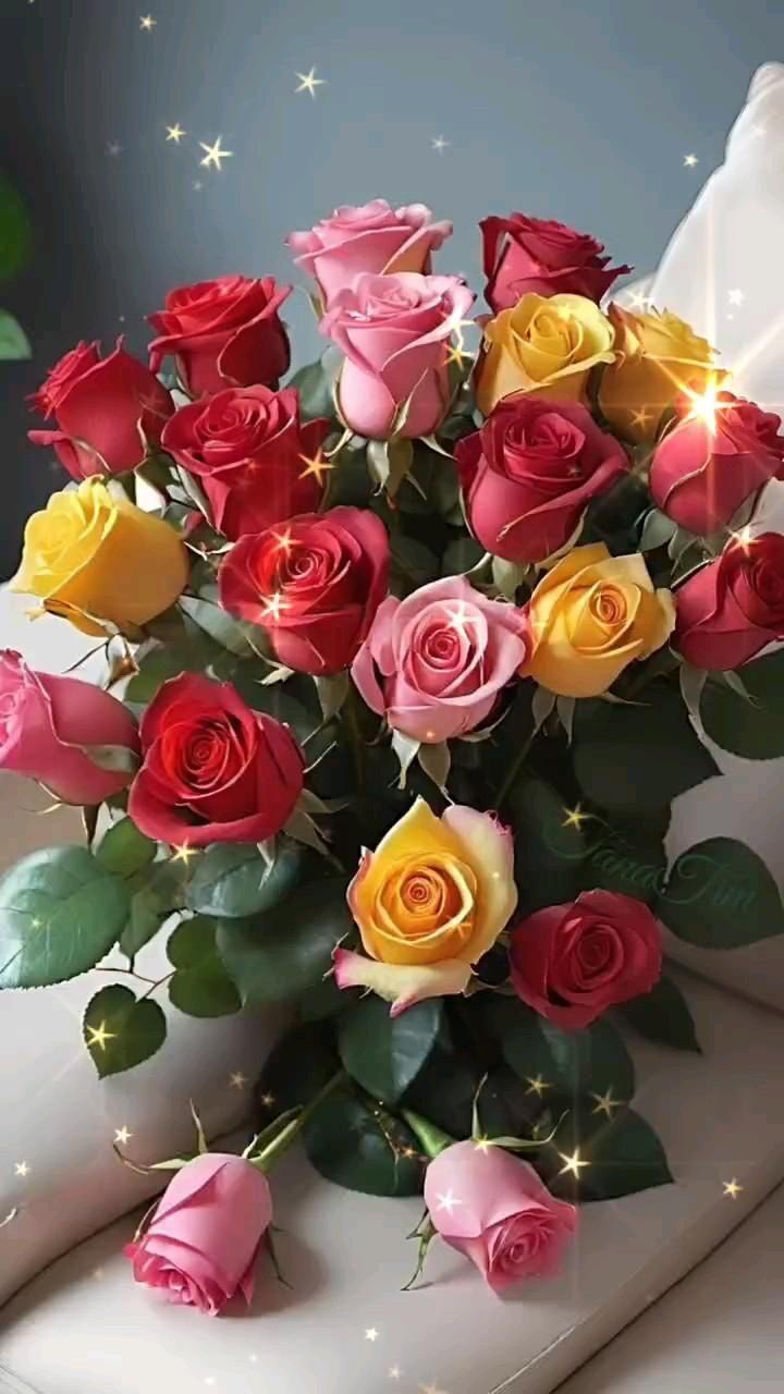 Открытка с днем рождения женщина. Без текста. Розы.