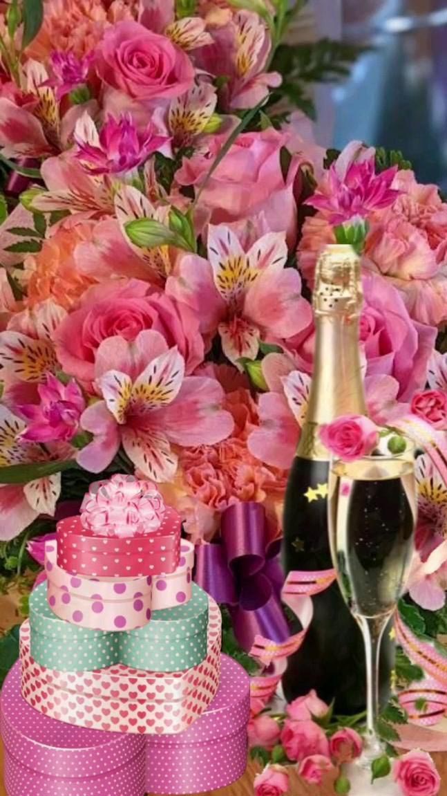 Открытка с днем рождения женщине. Без текста. Цветы, шампанское, подарки.