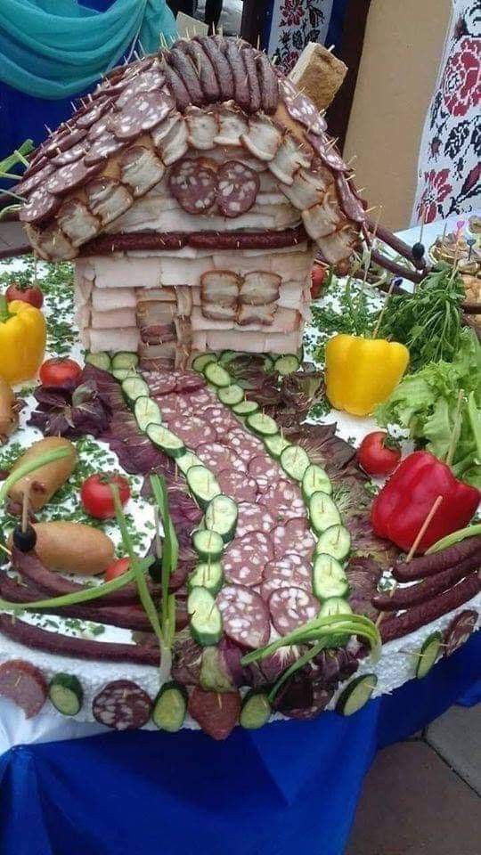 Пожелания на каждый день. Колбасный домик с овощами.