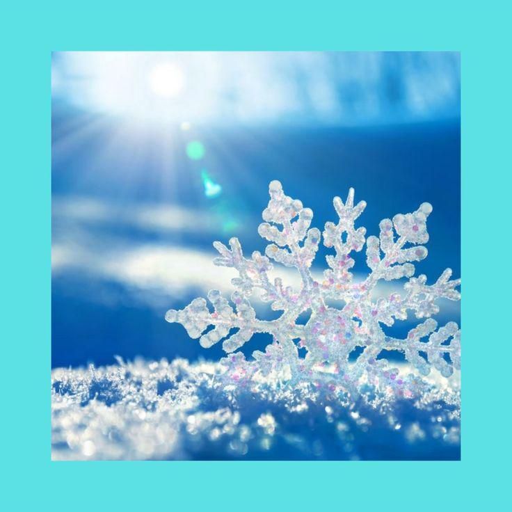 Открытка на Зиму. 💕💕💕 Good Morning Everyone!🙋🎀🙋 a snowflake is shown in the middle of blue sky with sunbeams